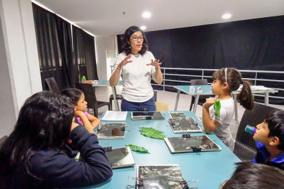 A través de talleres, caminatas y creación de imágenes, las niñas y niños se conectan simbólicamente con el agua.