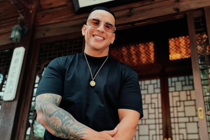Daddy Yankee anuncia su regreso a la música en un video junto al actor Anthony Ramos.