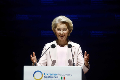 Ursula von der Leyen, pronuncia un discurso durante la Conferencia de Recuperación de Ucrania 2025 en Roma, Italia, el 10 de julio de 2025.
