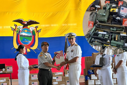 La entrega oficial se realizó en la Estación Aeronaval de Manta con presencia de autoridades militares y diplomáticas.