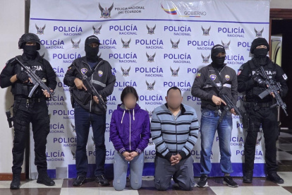 Una pareja fue detenida con más de 5.000 dosis de drogas dentro de su vehículo.