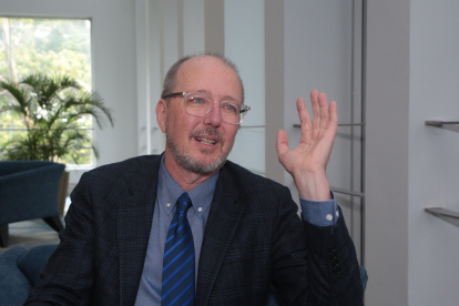 Potter es licenciado en Desarrollo Internacional y tiene una maestría en Planificación y Desarrollo Internacional Rural.