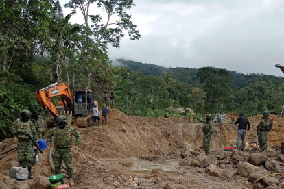 Fuerzas Armadas ejecutaron dos operativos contra la minería ilegal en Zamora Chinchipe