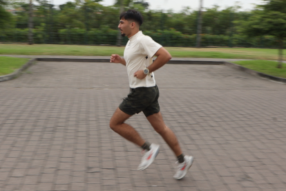 ¿Cansado del running tradicional? Descubre Es Mental Running, el club que mezcla deporte, diversión y superación personal.