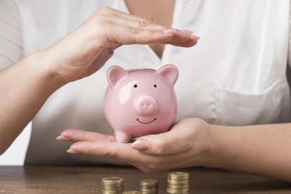 Varios bancos permiten programar un débito hacia una cuenta específica justo después de recibir su sueldo.