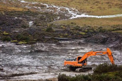 En la reserva del Antisana cayeron más de 180.000 metros cúbicos de tierra, lo que afectó una tubería de conducción.