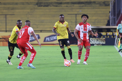 Encuentro entre Barcelona y Técnico Universitario