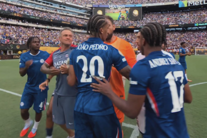 Luis Enrique golpea a João Pedro tras la final del Mundial de Clubes entre PSG y Chelsea.
