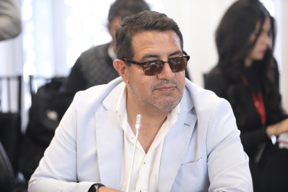 Santiago Díaz Asque fue suplente de Priscila Schettini, quien tiene suspendido sus derechos políticos.