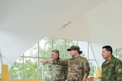 El ministro subrayó que no basta con el esfuerzo de las Fuerzas Armadas y la Policía Nacional, sino que se requiere una conciencia colectiva y una acción coordinada de todos los poderes del Estado.