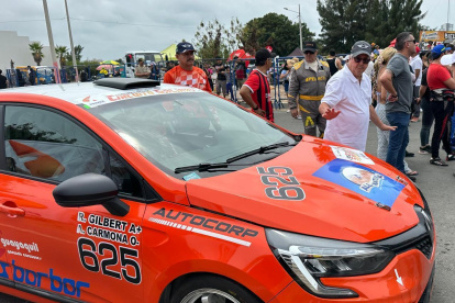 El bólido Clio # 625 de Roberto Gilbert, pilotado por Carmona.