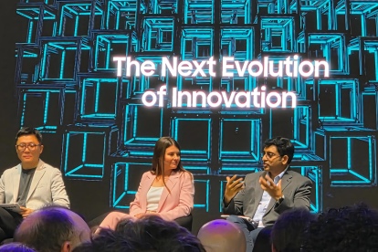 Jisun Park (Samsung), Vinesh Sukumar (Qualcomm) y Mindy Brooks (Google) en conferencia de post Galaxy Unpacked.