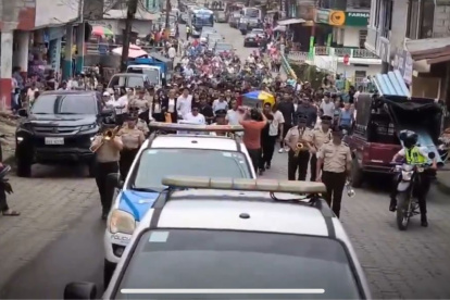 Julio Alexander fue despedido con honores en su natal Caluma, provincia de Bolívar