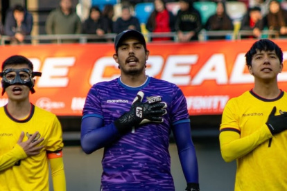 Alvarado luce su marca de guantes en el amistoso de las selecciones de creadores de contenido entre Chile vs. Ecuador, el pasado 28 de junio.