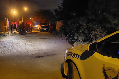 El cadáver fue hallado en la parte posterior de una vivienda del barrio Ernesto González, una zona periférica de La Libertad.
