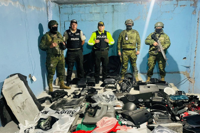 En el sector de la avenida Cusubamba, Policía y Fuerzas Armadas allanaron una casa que era utilizada como centro de acopio de autopartes robadas.