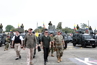 La entrega incluyó 33 unidades del modelo DAVID y 2 vehículos blindados MBOMBE 6, ambos equipados con tecnología.