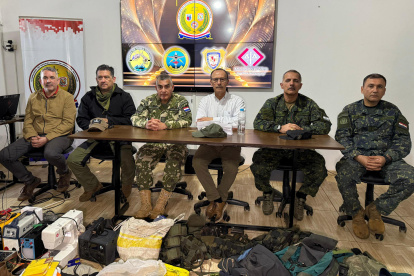 Altos mandos del Ejército y de la Policía de Paraguay en rueda de prensa este miércoles.