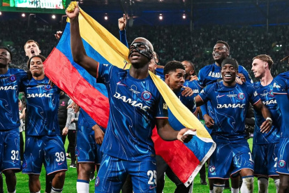 Moisés Caicedo ganó su primer título profesional con la obtención de la Conference League