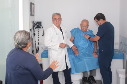 Atención. El médico Iván Chérrez recomienda que si el paciente ha tenido gripe pero mantiene la tos, se realice una oscilometría de impulso para que sea tratado rápido.