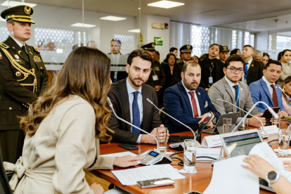 El presidente de la Asamblea, Niels Olsen (ADN), liberó la lista de funcionarios despedidos.