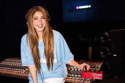 Shakira invita a sus fans a ser parte de su experiencia exclusiva "Caminar con La Loba" en Quito.