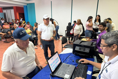 Los contribuyentes deben contar con RUC y emitir facturas electrónicas. Solo el régimen Rimpe está exento de ellas.