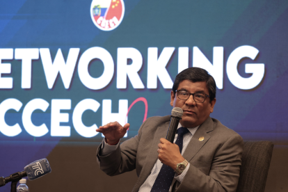 El ministro de Producción, Luis Alberto Jaramillo en un diálogo con exportadores en Guayaquil.