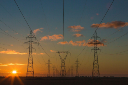 El uso masivo de inteligencia artificial depende de centros de datos con alto consumo energético.