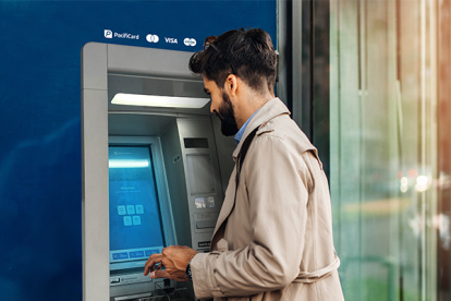 El usuario tiene varias vías para reclamar y pedir explicación. La entidad financiera tiene un plazo para solucionar el problema.