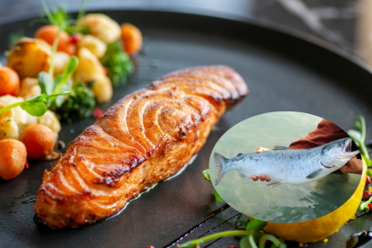 El restaurante Kann en Portland sirve salmón de cultivo celular, replicando sabor y textura sin dañar los océanos