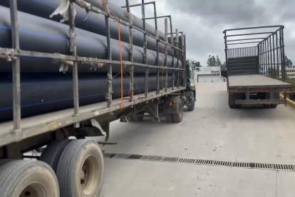 El material de la tubería es de polietileno de alta densidad (PEAD).