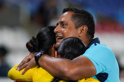 íctor Idrobo entrenador de la selección femenina de Ecuador sub 17.