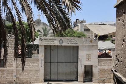 Una vista de los daños sufridos por la iglesia de la Sagrada Familia en la ciudad de Gaza tras un ataque israelí contra la iglesia, en el barrio de Zeitoun de la ciudad de Gaza el 17 de julio de 2025.