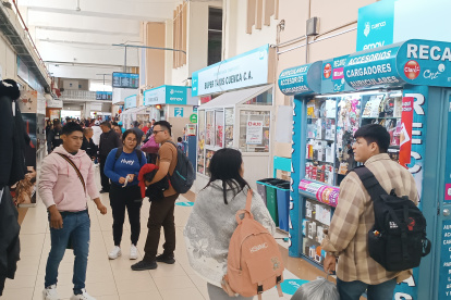 Desde la Terminal Terrestre de Cuenca las rutas hacia Loja salen con normalidad y se realizan transbordos en el punto que está cerrada la vía.