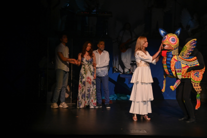 Invitados especiales y prensa asistieron al teaser de Cumbia Divina en el Teatro Sánchez Aguilar