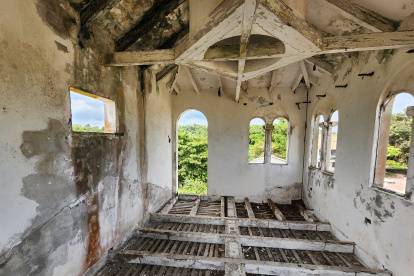 La casa, construida con piso de guayacán, fue habitada por el pintor Gonzalo Endara Crow, en los años 80.