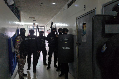 El operativo en el CPL Loja se desarrolló en horas de la madrugada y fue ejecutado por personal militar y policial.