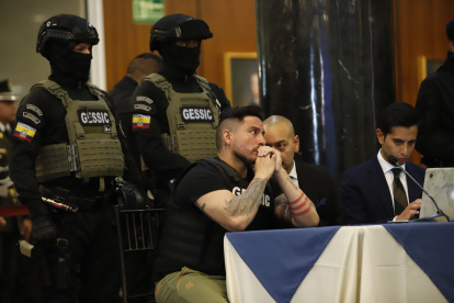 Daniel Salcedo Bonilla, sentenciado por corrupción, comparece en la Asamblea para revelar supuestas redes criminales en el sistema de salud pública.