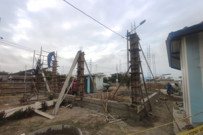 Polémica por obras en escuela de Puerto Engabao