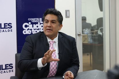 El asesor de la Alcaldía durante su encuentro con EXPRESO