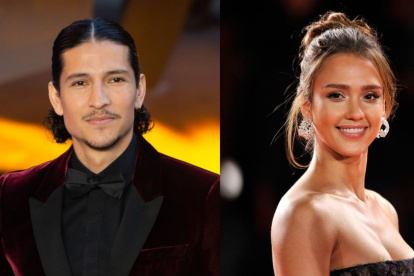 Danny Ramírez y Jessica Alba.