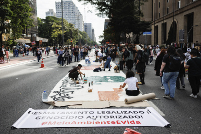 Fotografía de archivo de una manifestación contra el proyecto de ley de licencias ambientales, en Sao Paulo (Brasil).