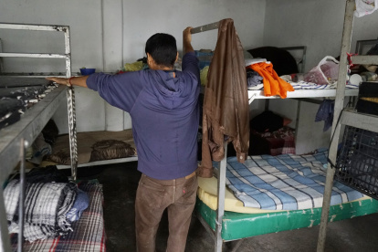 Un hombre, que prefiere permanecer en el anonimato, es fotografiado en el centro de rehabilitación "Volver a Nacer" en Celaya, Guanajuato, México, el 20 de junio de 2025.