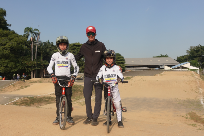 Pablo y Joaquín Verdezoto Viteri representarán a Ecuador en el Mundial de BMX Racing 2025 en Dinamarca