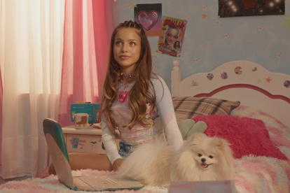 La serie documental de Emilia Mernes muestra el lado más humano de la estrella del pop argentino.