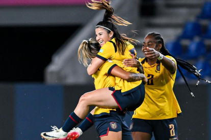 Emily Arias delantera de Ecuador en plena celebración de uno de sus goles en la Copa América.