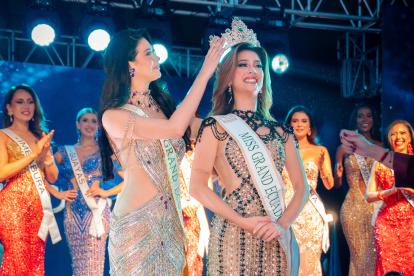 Samantha Quenedit canta, baila y tiene 25 años.