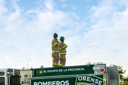 El carro motobomba color verde que donó Orense al Cuerpo de Bomberos de Machala.