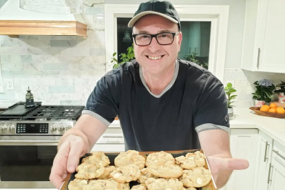 Rob Kenney tiene un canal en Youtube llamado: Dad, How Do I? (Papá, ¿cómo hago esto?)